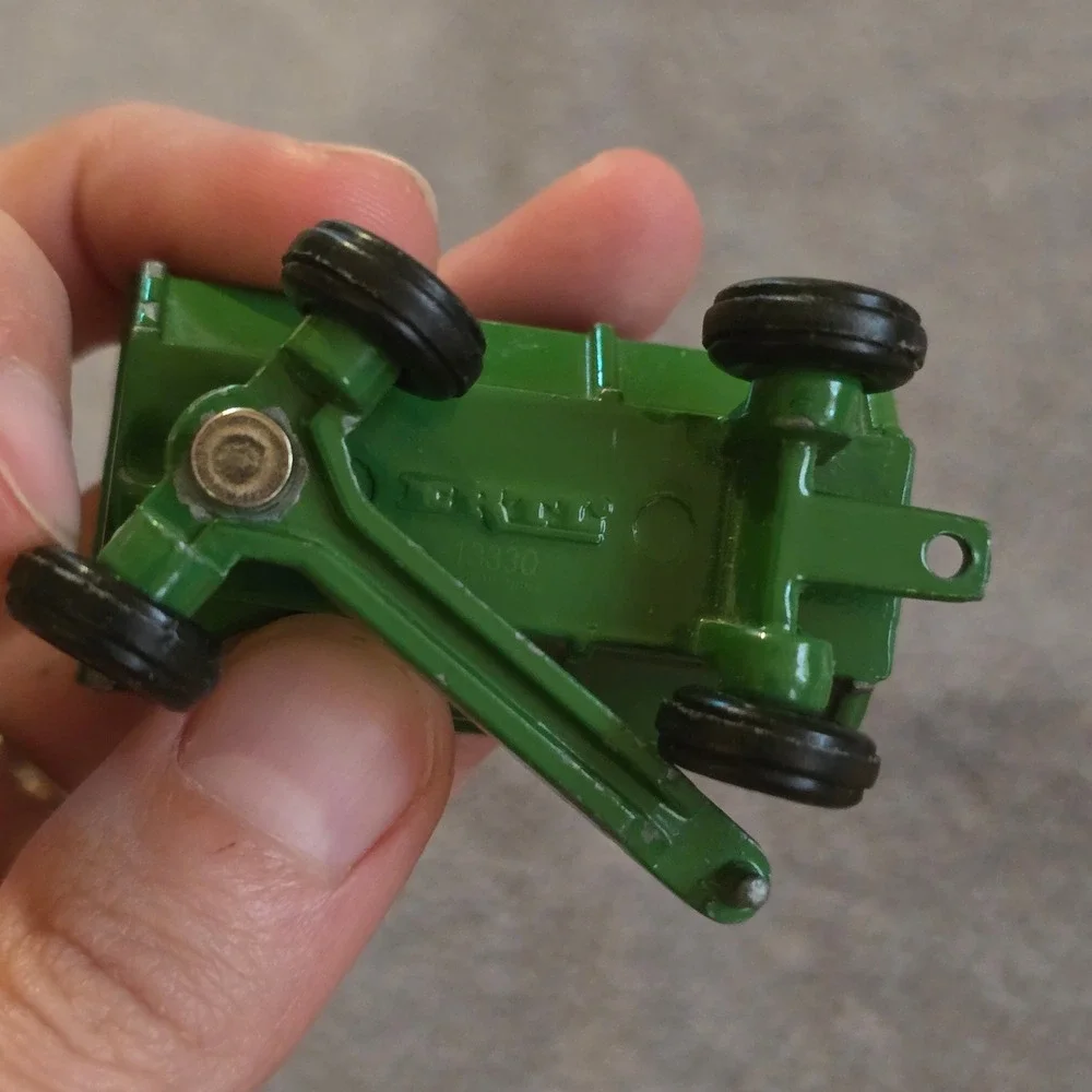ERTL Diecast Wagon 1/64 Farm Trailer Kids Green Vintage John Deere Style 1333Q